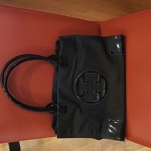 TORI BURCH TOTE IN BLACK MEDIUM SIZE
